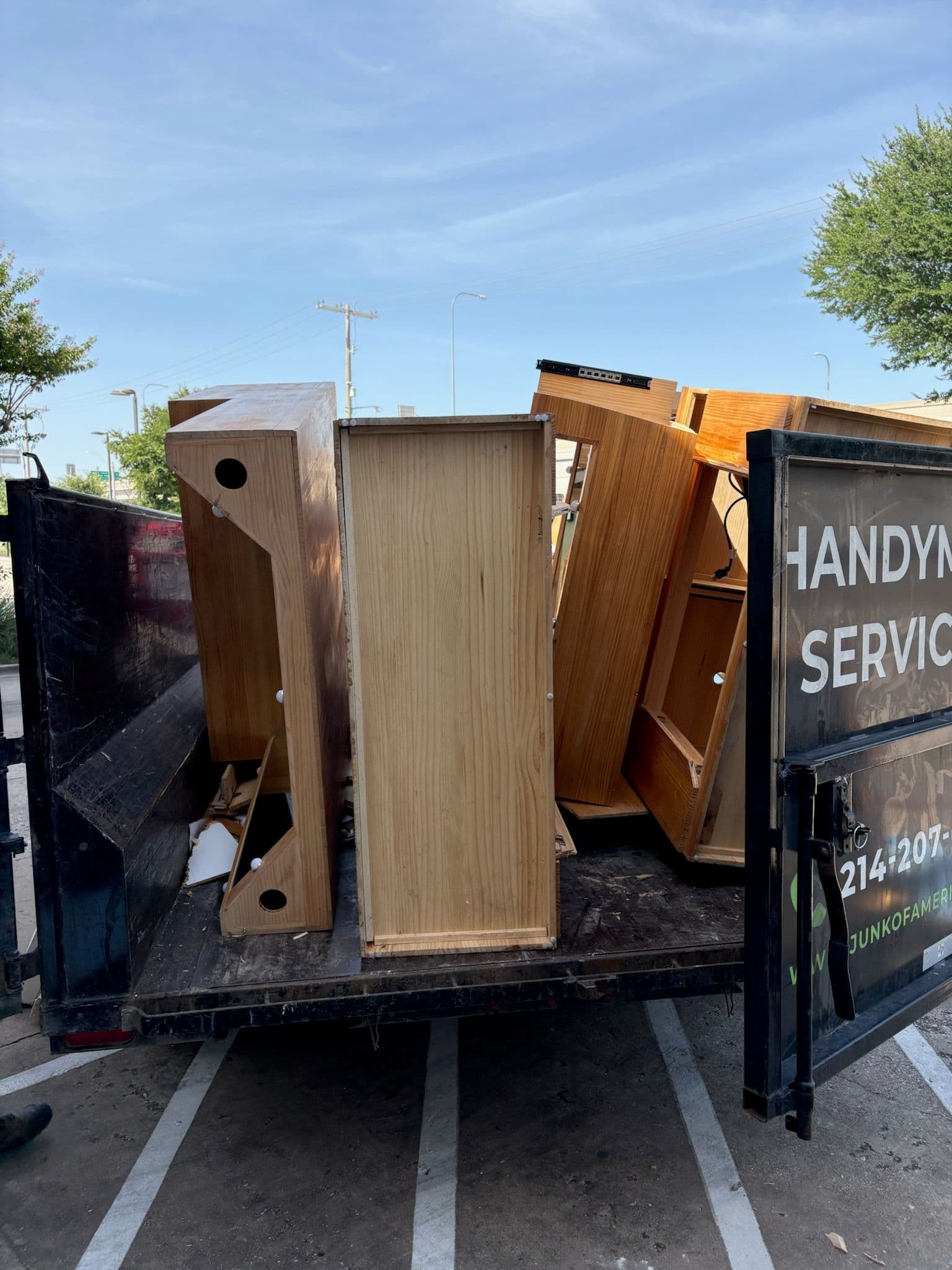Transforming Clutter into Clean Spaces in Plano image