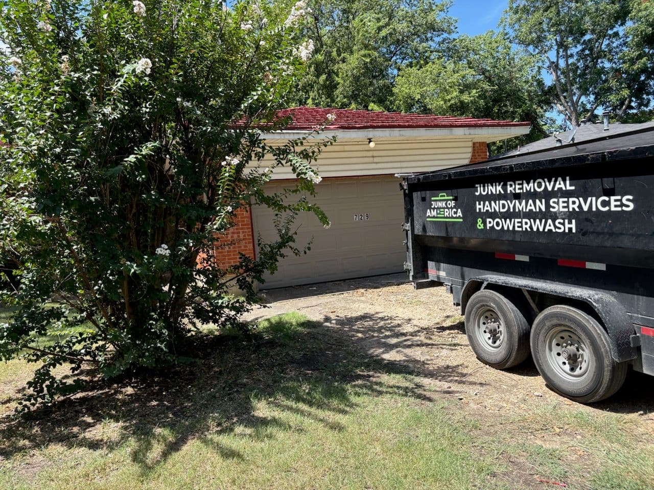 Efficient Junk Removal for a Cleaner Home image