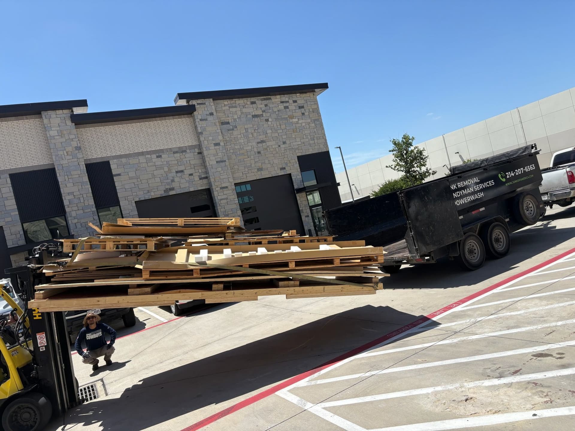 Efficient Junk Removal Service in Frisco image