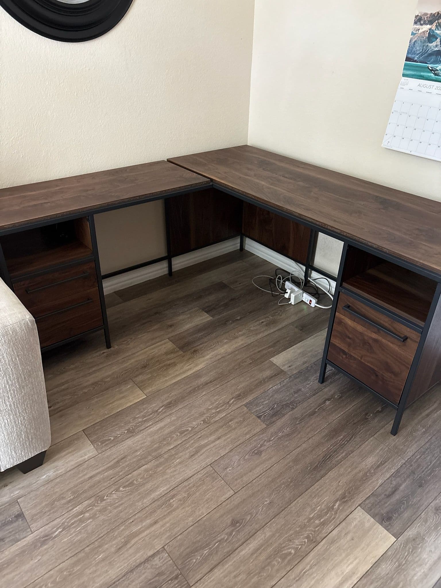Efficient McKinney Desk Removal - Transform Your Space image