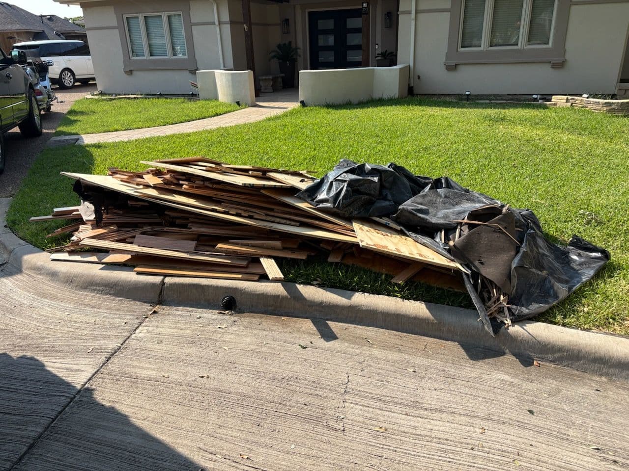 Effortless Yard Debris Removal Solutions image